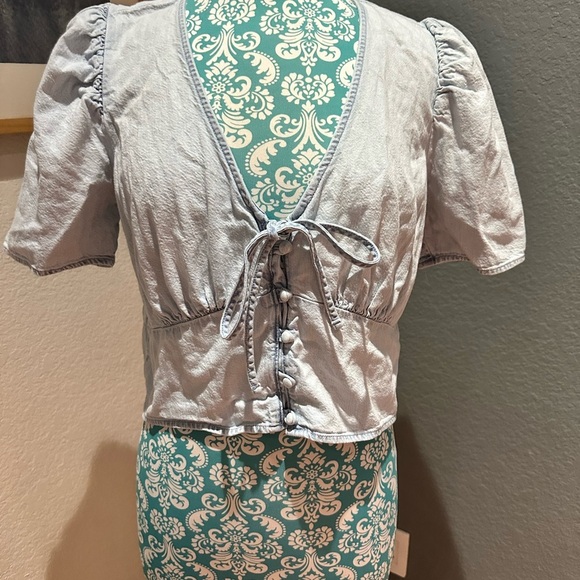 Levi's Light Blue Puff Sleeve Blouse. Milkmaid - Picture 2 of 11